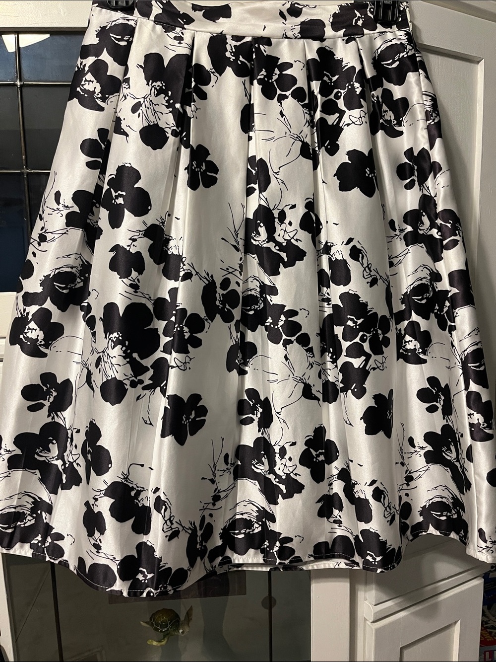 HAODUOYI Black and White Floral Circle Skirt